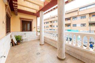 Casa adossada a Calle montevideo 2. Se vende exclusiva casa adosada en la mejor avenida de maracena