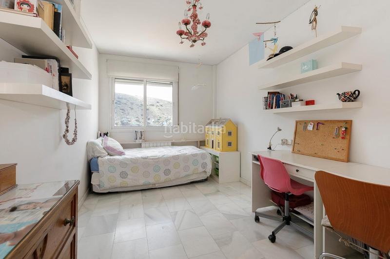 Foto 0bba863a-2e6e-48ba-a256-17f675a4ee53. Casa en calle almaciles 13 se vende casa en venta en urbanización privada junto al hospital vithas! en Granada