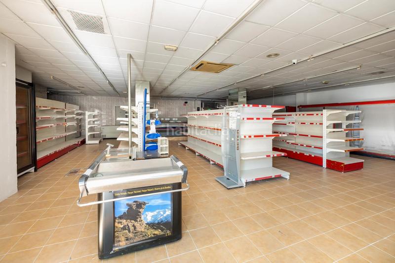 Foto 752d7099-b23d-46ef-b41d-4606862f5ec4. Local comercial a avenida de carmen morcillo 28 a Gójar