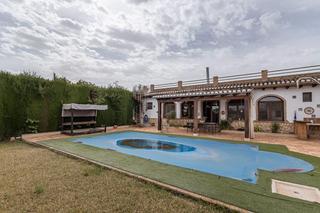 Chalet en Calle real 10. Se vende espectacular cortijo con una casa de 1 sola planta tota