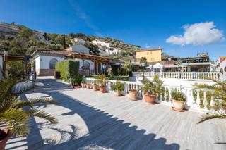 Xalet a Calle adelfas 34. ?? ¡se vende espectacular chalet con piscina, jardines y salón d
