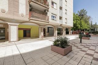 Business premise in Calle morena 6. Se vende magnifico local en zona villarejo_granada