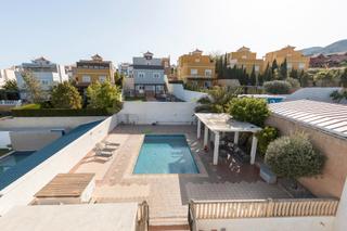 Xalet a Calle puntal de las siete lagunas 51. Se vende casa independiente con piscina  en cañadas del paque_di