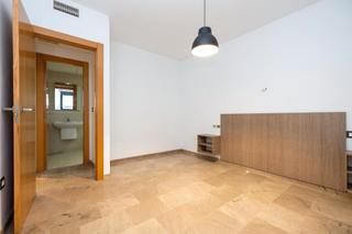 Appartement à Calle el guerra 3. Se vende piso en zona granada con trastero y garage