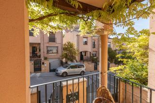 Maison jumelée à Calle estrella 5. ¡se vende espectacular casa en la zubia – lista para entrar a vi