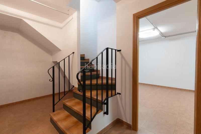 Foto 2145a094-e0e3-4a24-ab5c-dd16ed425535. Casa adosada en calle estrella 5 ¡se vende espectacular casa en la zubia – lista para entrar a vivir! en Zubia (La)