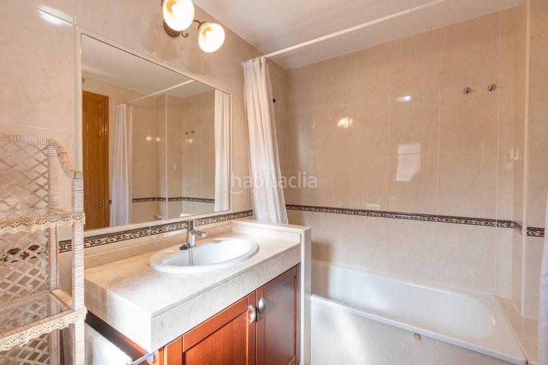 Foto 4c7b4e09-3515-4b99-93ec-33dcbdd72fc8. Casa adosada en calle estrella 5 ¡se vende espectacular casa en la zubia – lista para entrar a vivir! en Zubia (La)