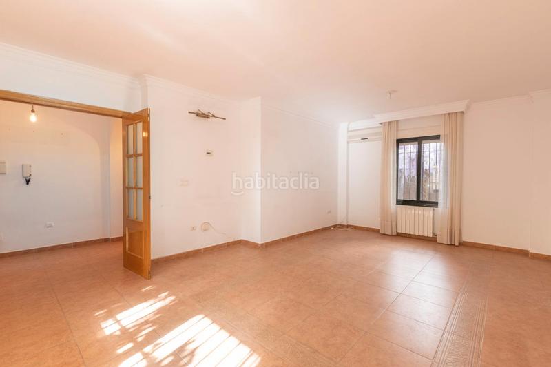 Foto 83b2859d-d4a2-43ec-9255-a8933d40eb90. Casa adosada en calle estrella 5 ¡se vende espectacular casa en la zubia – lista para entrar a vivir! en Zubia (La)