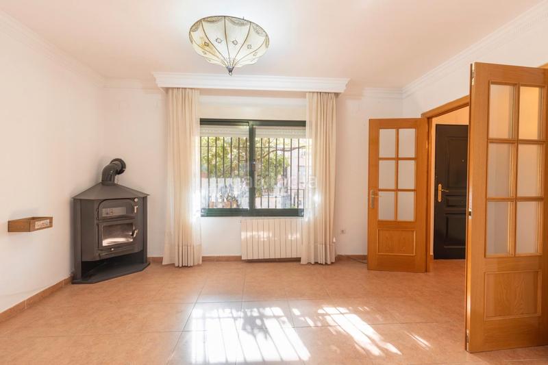 Foto 873f2a87-3ee1-4906-8313-c63fead08a48. Casa adosada en calle estrella 5 ¡se vende espectacular casa en la zubia – lista para entrar a vivir! en Zubia (La)