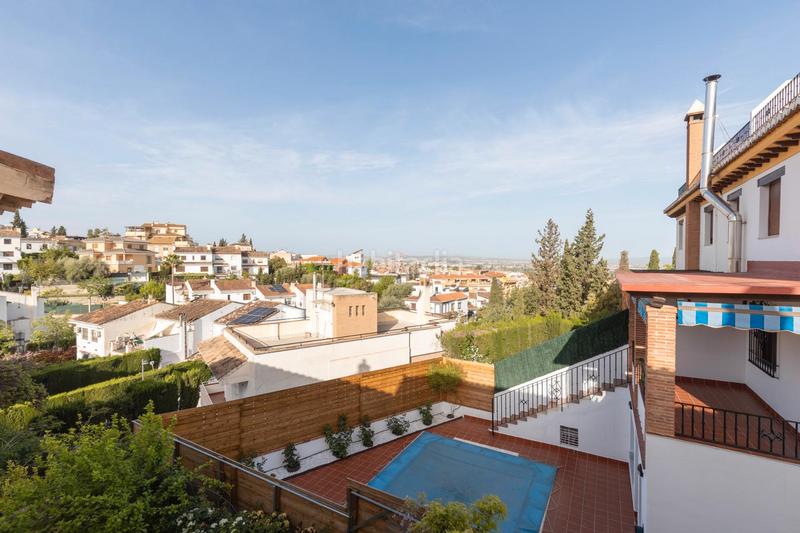 Foto 8c4451a0-3436-4023-bf6f-03d3ddba3e96. Casa adosada en calle estrella 5 ¡se vende espectacular casa en la zubia – lista para entrar a vivir! en Zubia (La)