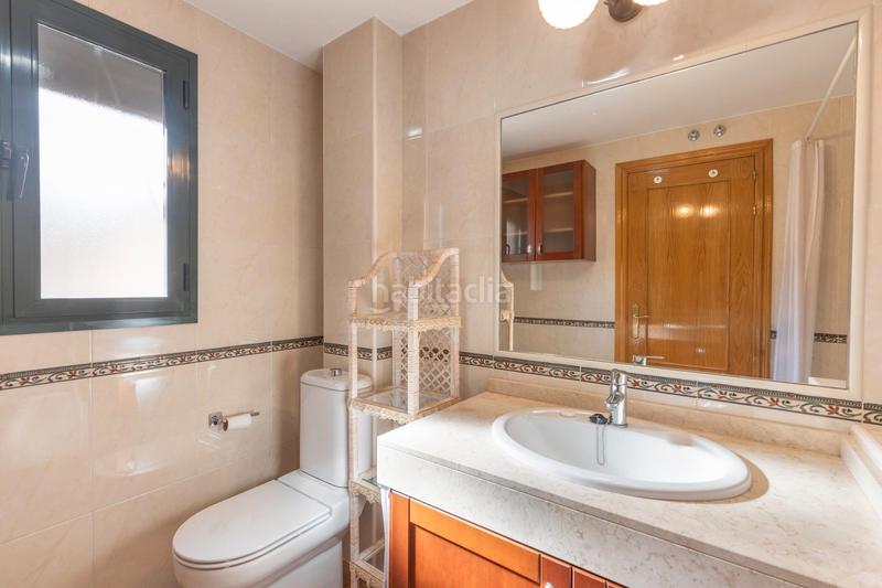 Foto ad370548-4141-4e42-8239-93ddf9cf3ab3. Casa adosada en calle estrella 5 ¡se vende espectacular casa en la zubia – lista para entrar a vivir! en Zubia (La)