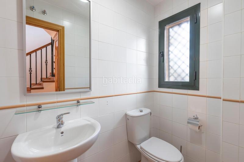 Foto c0200124-7a05-41e8-b9c0-c4624a2f257a. Casa adosada en calle estrella 5 ¡se vende espectacular casa en la zubia – lista para entrar a vivir! en Zubia (La)