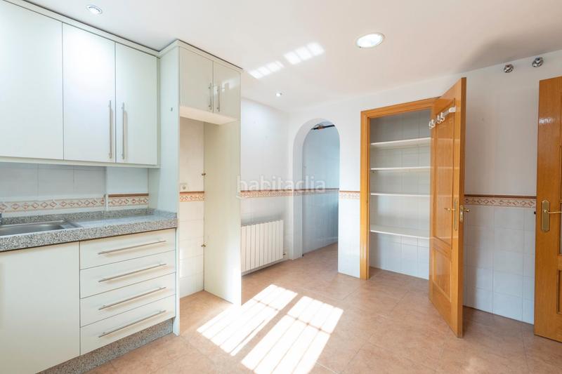 Foto c39e165f-6d90-48c2-98be-af96b01d5713. Casa adosada en calle estrella 5 ¡se vende espectacular casa en la zubia – lista para entrar a vivir! en Zubia (La)