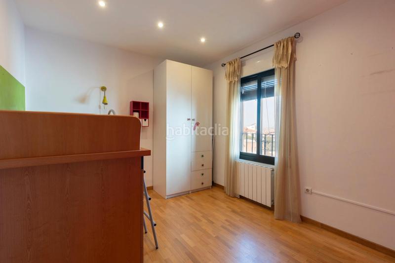 Foto e03fda7a-d451-414d-b6f6-9797cfa393d0. Casa adosada en calle estrella 5 ¡se vende espectacular casa en la zubia – lista para entrar a vivir! en Zubia (La)