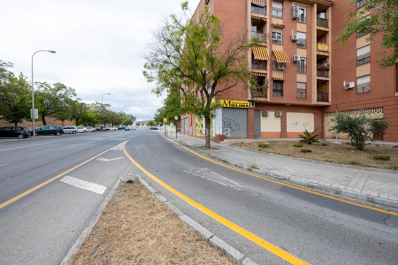 Foto 07ebcdda-7798-4f1d-b3a5-94cfe0514af5. Locale commerciale in calle gabriela mistral 2 in Granada