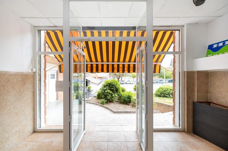 Foto 9c7f9058-a119-4efa-969b-d108a677cc33. Locale commerciale in calle gabriela mistral 2 in Granada