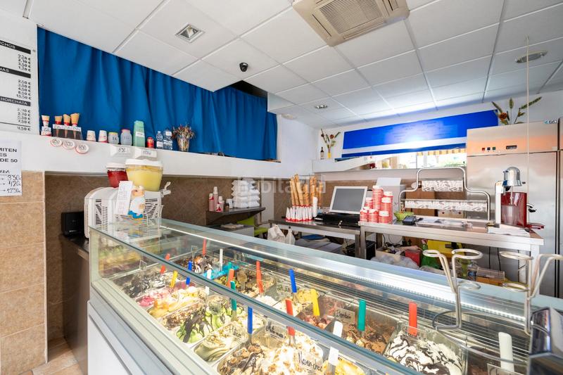 Foto bceaafbf-c84e-4d6d-b7d2-cd534c060ddc. Locale commerciale in calle gabriela mistral 2 in Granada