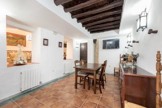 Edifici a Calle alta mesones 17. Se vende hostal en alhama de granada