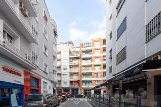 Pis a Calle san vicente ferrer 13. Se vende piso nuevo en granada centro