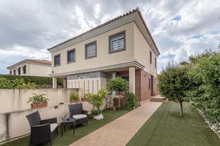 Chalet à Avenida oceano atlântico 34. Se vende bonita casa en cortijo del aire _albolete_granada