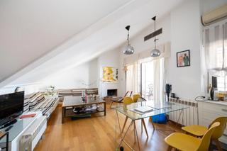 Estudio en Calle pavaneras 1. Se vende coquet estudio atico en pleno centro de granada