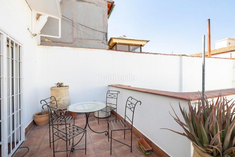 Foto 9f28fe9d-49a6-42eb-b76f-a24251360b46. Estudio en calle pavaneras 1 se vende coquet estudio atico en pleno centro en Granada