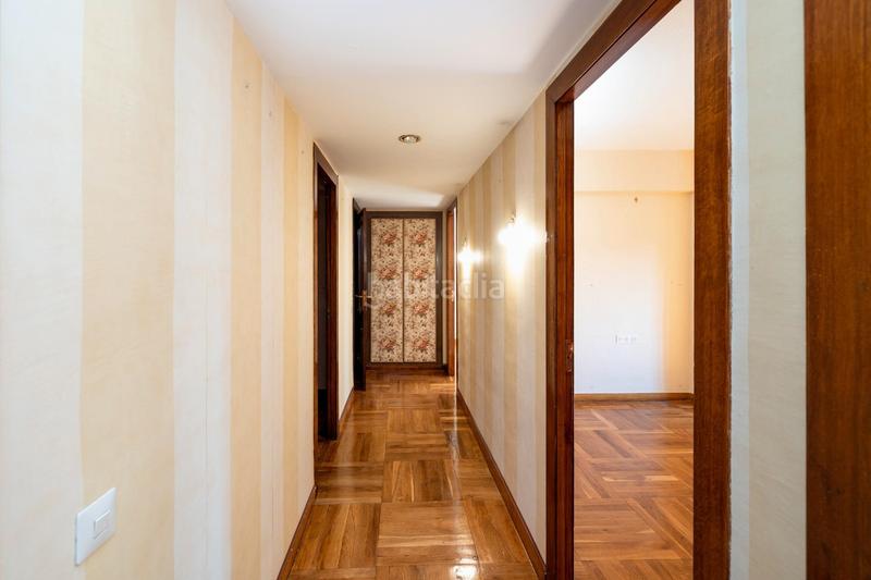 Foto 23d1f4eb-6e86-48a2-bf7d-2cb6a7b4b919. Pis a avenida de la constitución 18 a Plaza de Toros Granada