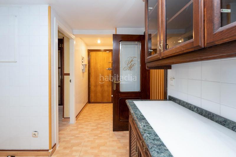 Foto 2ac435be-93df-4712-99ee-8b3b3fe9bf75. Pis a avenida de la constitución 18 a Plaza de Toros Granada