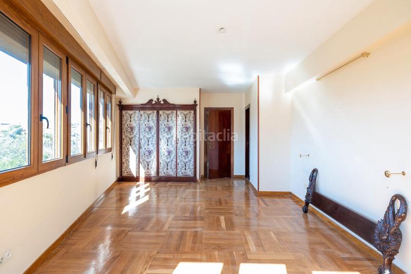 Foto 48a596ed-b573-48f4-925e-8d58721b1e2a. Pis a avenida de la constitución 18 a Plaza de Toros Granada