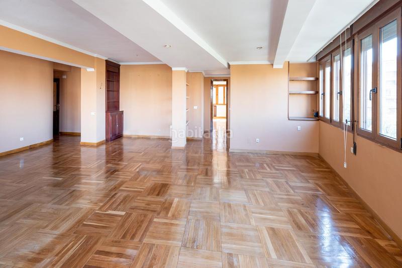 Foto 5272f9d4-26e7-4578-a10f-2811b8d41b7d. Pis a avenida de la constitución 18 a Plaza de Toros Granada