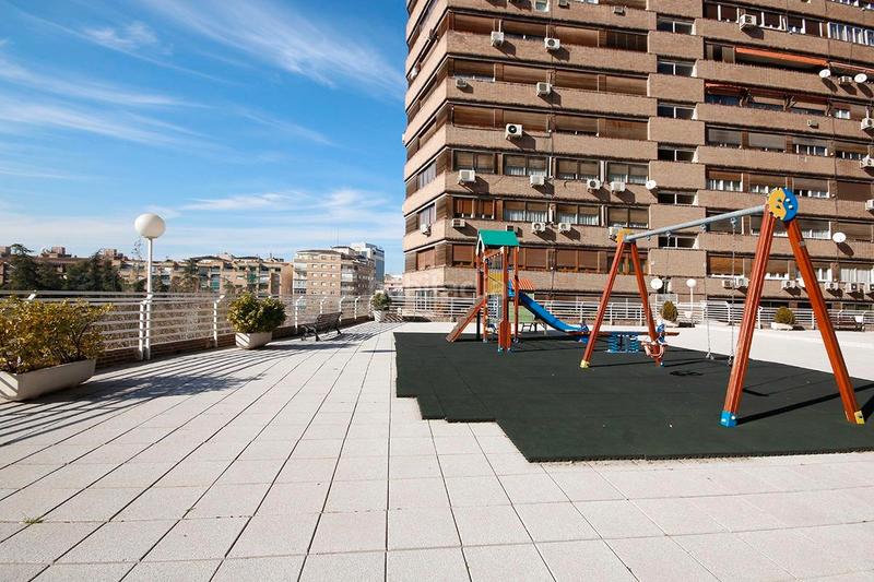 Foto adc7d853-2df3-40e7-b8a3-9647b0b70d13. Pis a avenida de la constitución 18 a Plaza de Toros Granada