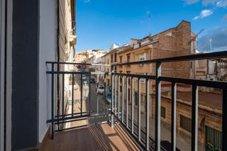 Piso en Calle cristo de la yedra 25. Se vende piso en granada zona constitucion