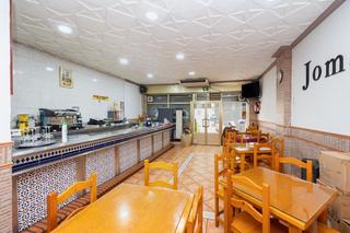 Local commercial à Calle santa clotilde 5. Se vende local con restaurante instalado y licencia en granada