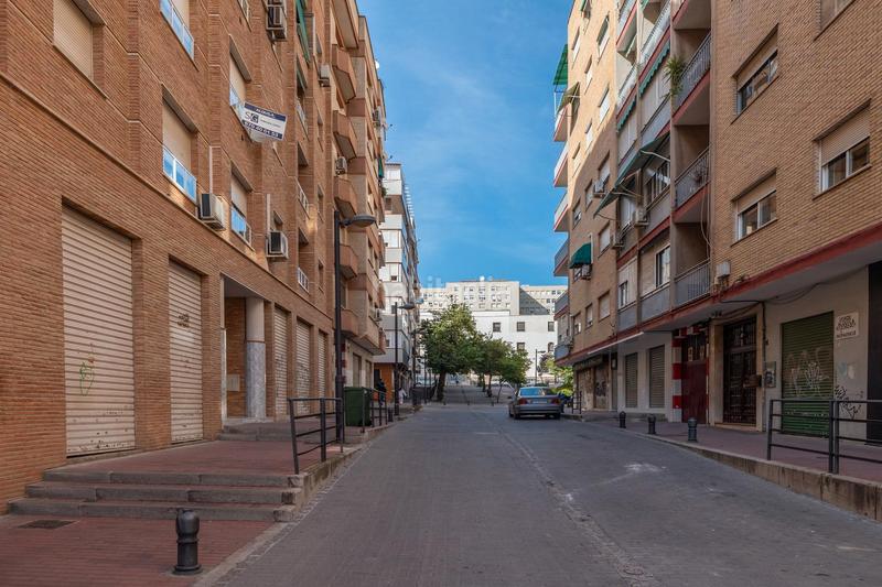 Foto 43bfb055-d4f8-4801-a2a7-8c634797502d. Local commercial dans calle marmolillos 3 dans Plaza de Toros Granada