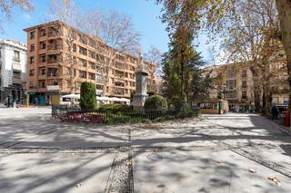 Aparcament cotxe a Calle san jacinto 5. Se vende 2 plazas de garage  en zona carrera de la virgen _grana