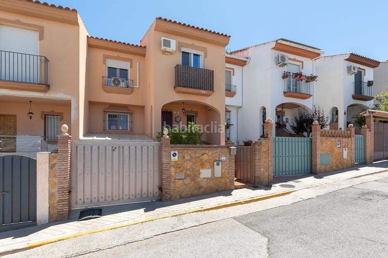 Foto 50d25866-6f4a-4f34-91d5-d11db78957c0. Casa adosada en calle montevive 34 se vende casa adosada _granada en Otura
