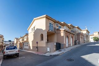 Casa a Calle sierra nevada 75. Se vende unifamiliar en esquina en huétor vega _granada