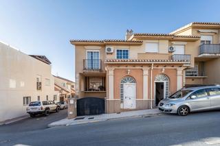 Casa a Calle sierra nevada 75. Se vende unifamiliar en esquina en huétor vega _granada