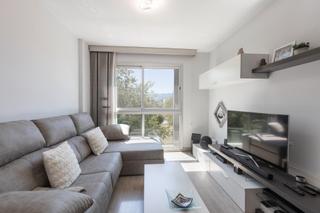 Appartement à Avenida circunvalación 3. Se vende piso con garage y trastero en el mejor zona de alhendin