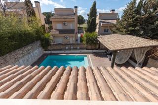 Xalet a Calle pisa de la mulica 90. Se vende chalet en santa clara golf (otura) – ideal para vivir o