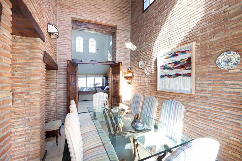 Foto 75f199a9-3fb9-4788-b372-701297cd1b3e. Chalet en n/a se vende gran casa con piscina en colinas bermejas, - ref. cum7 en Monachil