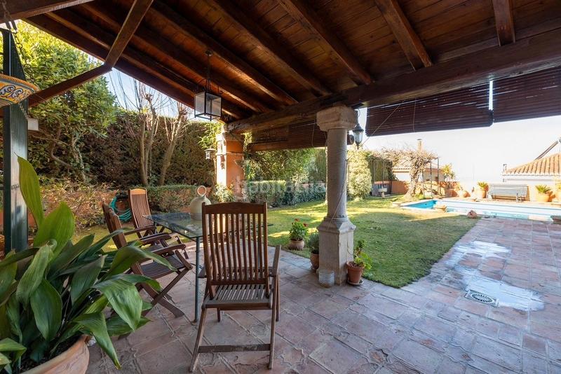 Foto ebc8bf2b-cf86-4448-aeab-e70242e0353b. Chalet en n/a se vende gran casa con piscina en colinas bermejas, - ref. cum7 en Monachil