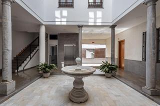 Aparcament cotxe a Calle nueva del santísimo 15. Se vende garaje mas trastero junto gran via -granada centro_zona
