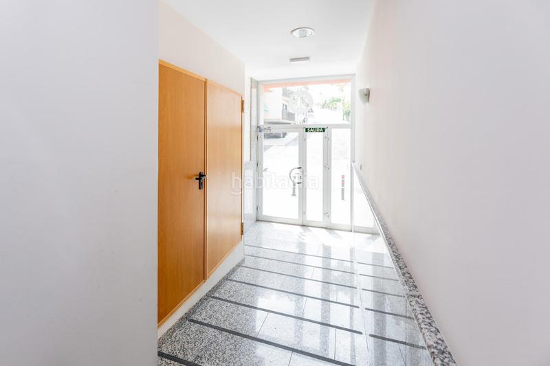 Foto 757e9db9-b733-4af8-ba15-d1f5703792e9. Piso en calle madrid 80 se vende piso con garage _granada en Monachil