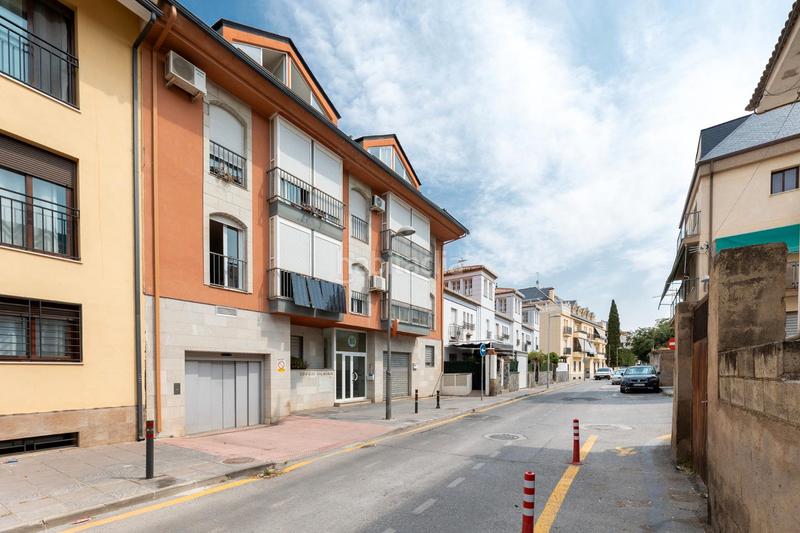 Foto b453aab8-75c9-4676-b884-ef10474b86f4. Piso en calle madrid 80 se vende piso con garage _granada en Monachil
