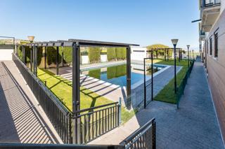 Maison jumelée à Calle la longuera 8. Se vende casa adosada en las gabias, urb. privada con piscina y