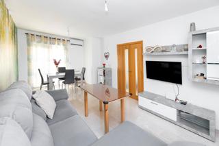 Casa adosada en Calle la longuera 8. Se vende casa adosada en las gabias, urb. privada con piscina y
