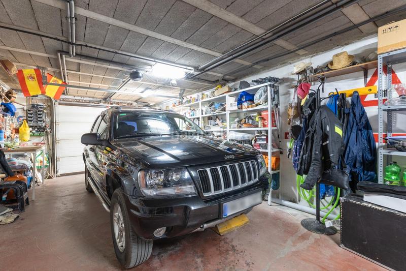 Foto 1a3b6d7b-99d7-4e58-9a75-9b44274c1315. Chalet en calle de cuesta de las lágrimas 137 se vende chalet con piscina en urbanización suspiro del moro__granada en Otura
