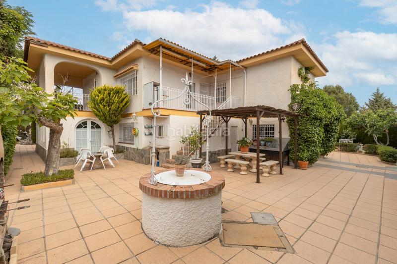 Foto 4a54b7d6-7375-47f3-876c-2db309c2aa24. Chalet en calle de cuesta de las lágrimas 137 se vende chalet con piscina en urbanización suspiro del moro__granada en Otura