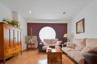 Maison à Calle doctor gonzalez martinez 18. Se vende casa con terreno en chauchina_granada